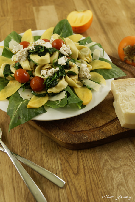 Gedämpfte Tortellini mit Spinat, Ziegenkäse und Tomaten - Mimis Foodblog