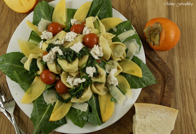 Gedämpfte Tortellini mit Spinat, Ziegenkäse und Tomaten - Mimis Foodblog
