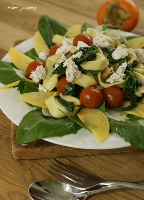 Gedämpfte Tortellini mit Spinat, Ziegenkäse und Tomaten - Mimis Foodblog