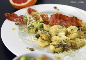 Selbst gemachte Gnocchi mit Bruschetta Butter Maronen und Grapefruit Guacamole 2