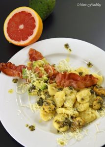 Selbst gemachte Gnocchi mit Bruschetta Butter Maronen und Grapefruit Guacamole 8