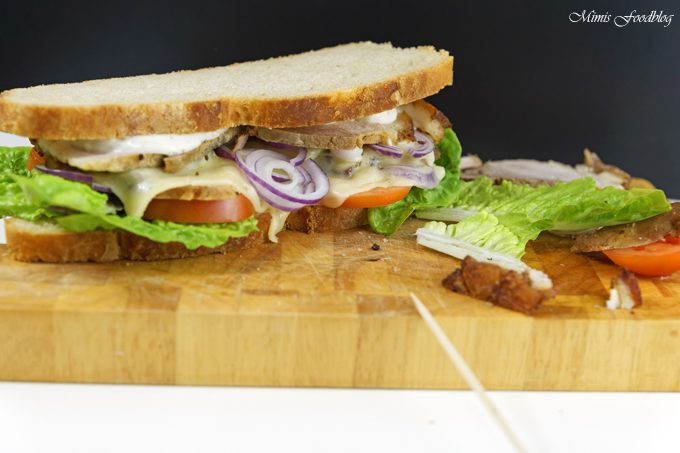 Krustenbraten Sandwich mit Knoblauchcreme