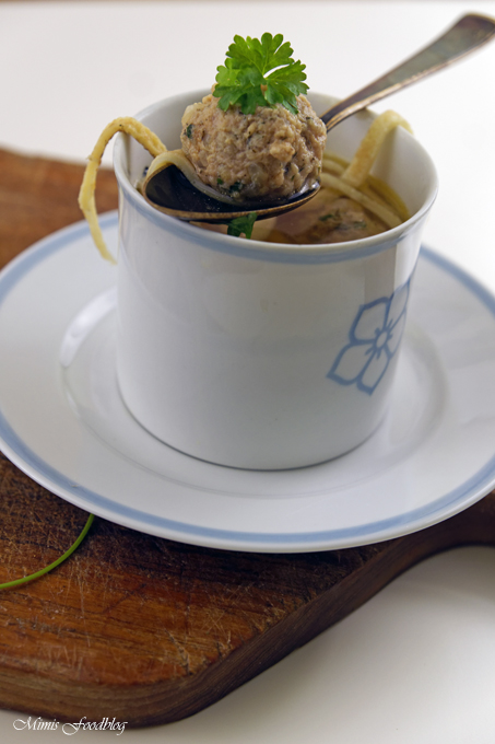 Suppenklößchen ~ die klassische Suppeneinlage - Mimis Foodblog