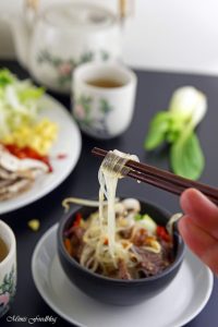 Rindfleisch mit Glasnudeln ein leckeres asiatisches Bowl Rezept 1