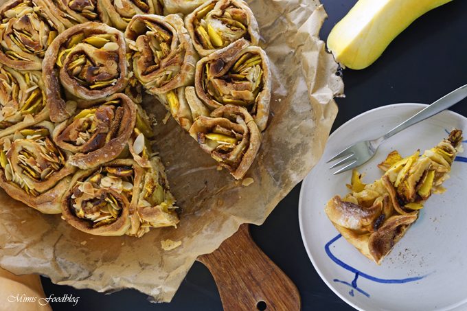 Kürbis-Marizipan-Mandel Kuchen im Dutch Oven ~ Eine kleine Geburtstagssause, Gewinne und ein bisschen Werbung