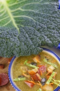 Leichte Wirsingsuppe mit Kürbiskernen und Weißwein eine geschmeidige Suppe zum Bloggeburtstag von Geschmeidige Köstlichkeiten 2