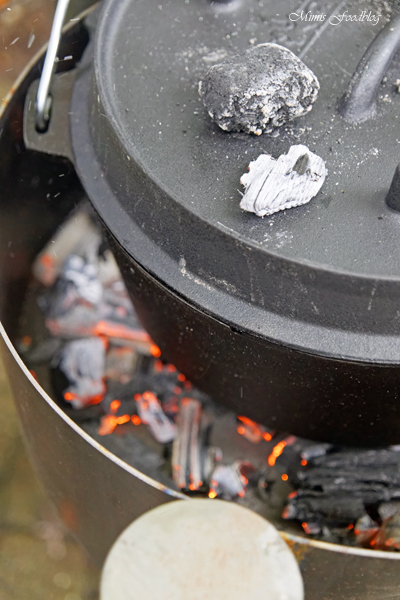 Anzeige Deftiges Kaffee Gulasch aus dem Dutch Oven Outdoorcooking mit flammo Dutch Oven Feuerschale 4