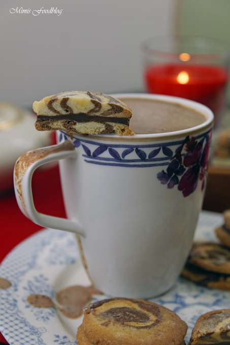 lasst euch das schwarz wei gebck mit weihnachtlicher schokoladenfllung gut schmecken - Schwarz Weis Geback Muster Anleitung lasst euch das schwarz wei gebck mit weihnachtlicher schokoladenfllung gut schmecken - Schwarz Weis Geback Muster Anleitung