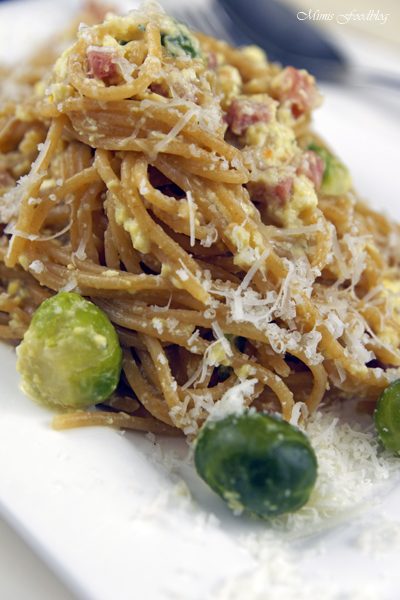 Vollkorn Spaghetti Carbonara mit Rosenkohl herbstlich rustikales Pastaglück 1