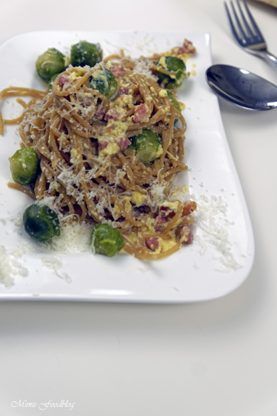 Vollkorn Spaghetti Carbonara mit Rosenkohl herbstlich rustikales Pastaglück 2