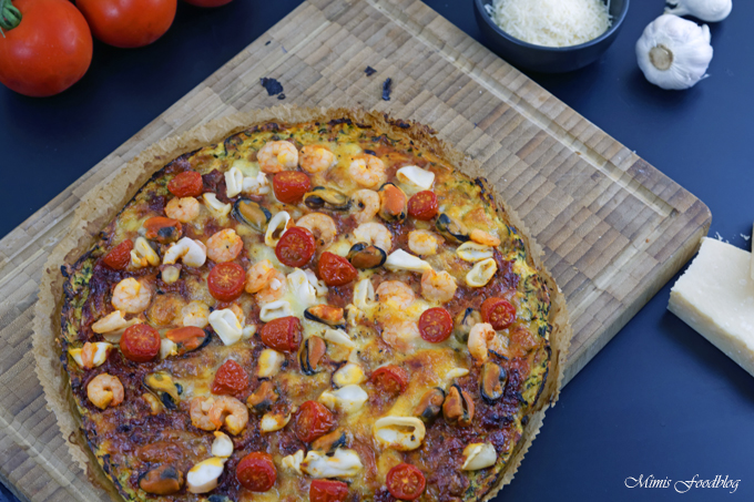 Meeresfrüchte Pizza Low Carb ~ Pizza mit Zucchini-Boden - Mimis Foodblog