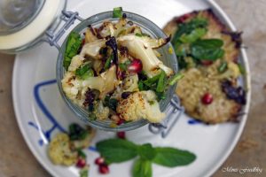 Gerösteter Blumenkohl Salat mit Bärlauch Pistazienkernen und Granatapfel 2