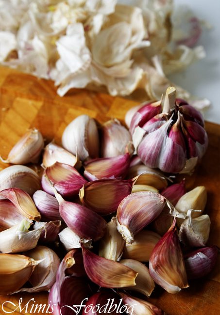 Confierter Knoblauch mit Lavendel und Zitrone
