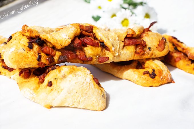 Vollkorn-Buttermilch Stangen mit Speck