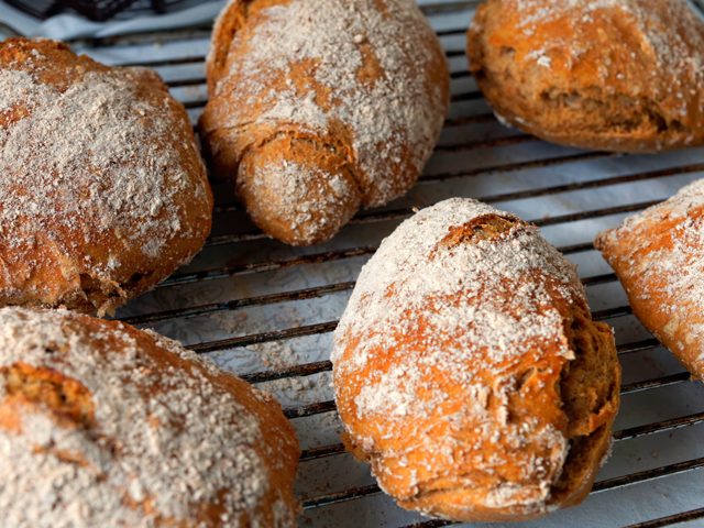 Vollkorn-Roggen-Dinkelbrötchen