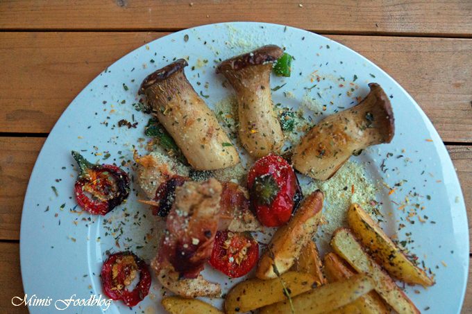 Kräuterseitlinge mit Geflügel-Bacon-Rolle
