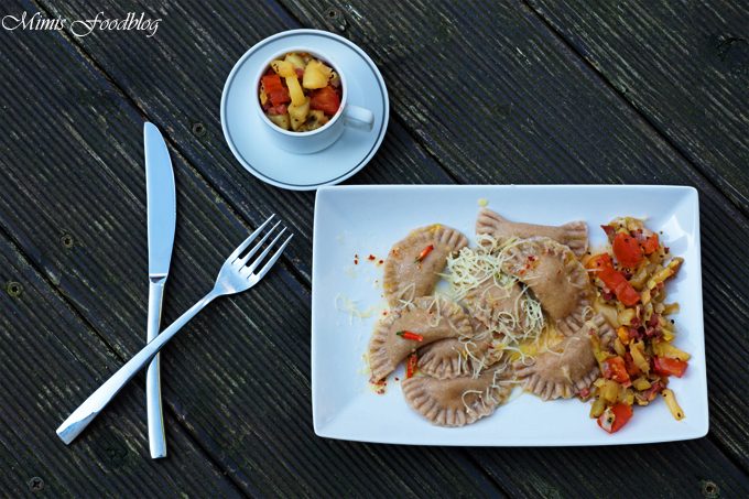 Gorgonzola-Ravioli mit Kiwi-Pfirsich-Chutney