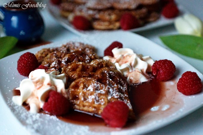 Dinkel-Gewürzwaffeln mit Cranberry-Sirup