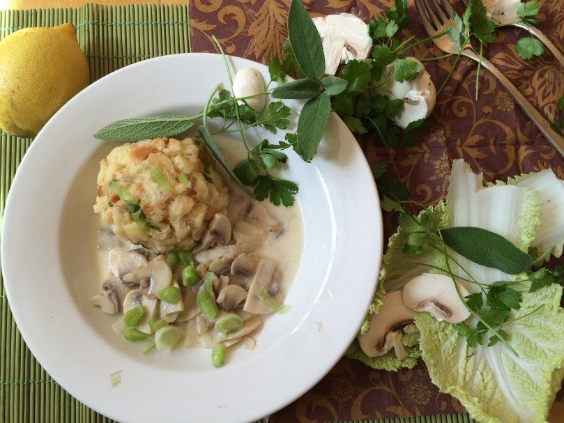 {Gastbeitrag von Food for Family} Semmelknödel mit Salbei-Champignon-Sauce