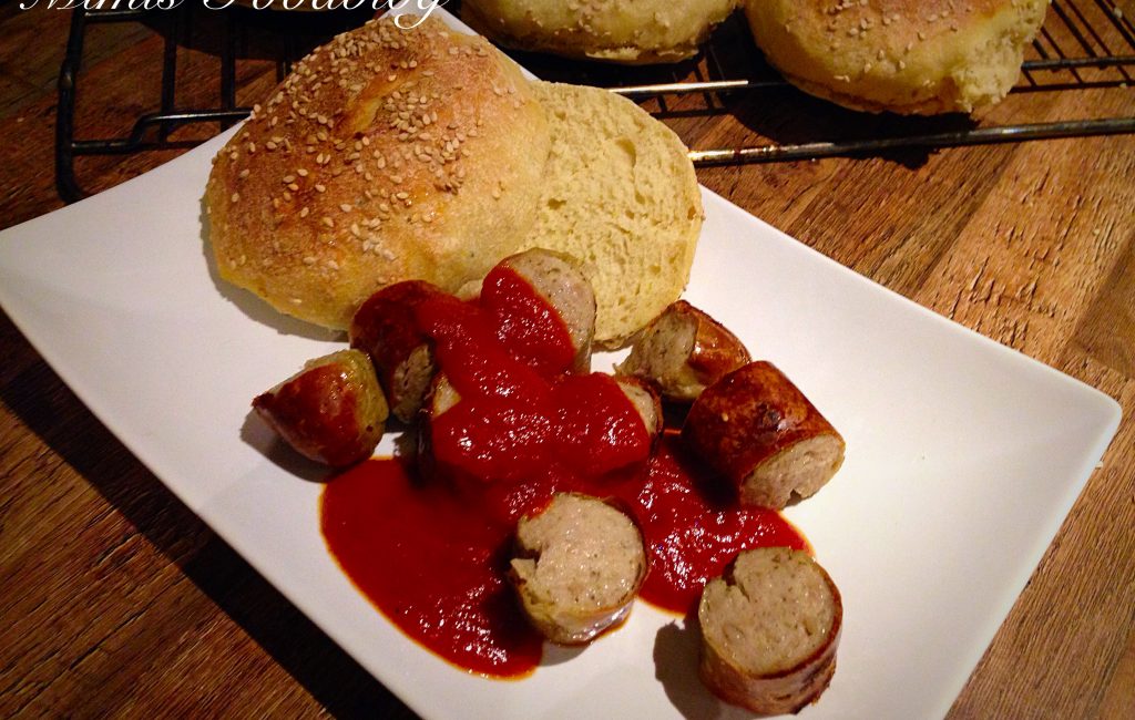 Curry-Wurst mit frischen Brötchen - Mimis Foodblog