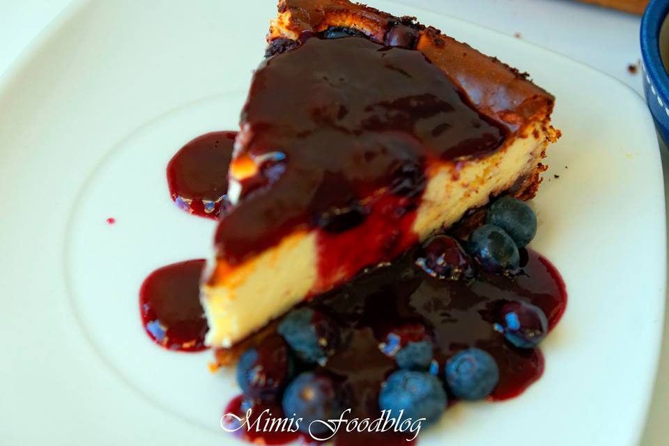 Käsekuchen mit Heidelbeer-Soße