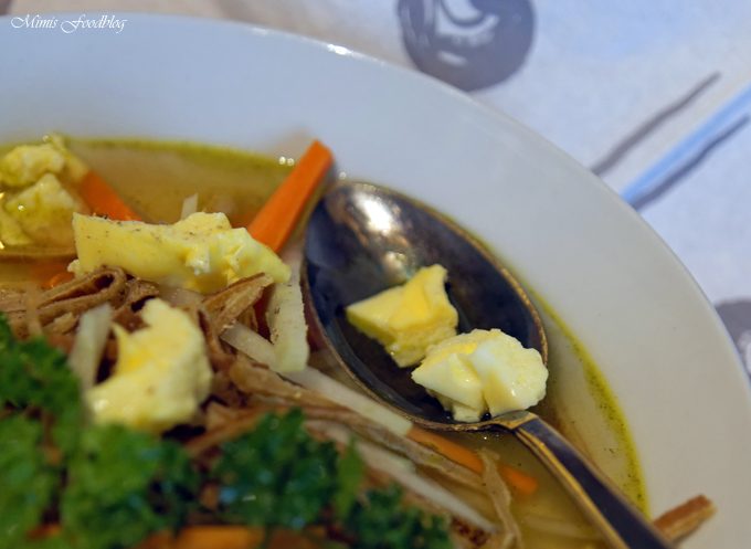 Flädlessuppe mit Gemüsejulien und Eierstich