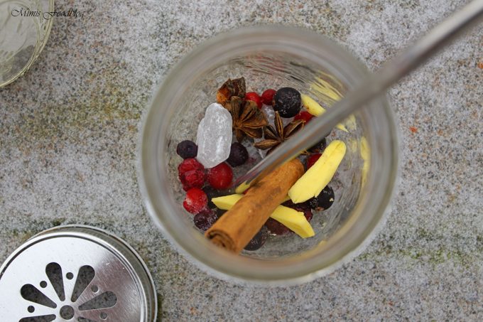Frischer Gewürz-Waldfrucht-Tee