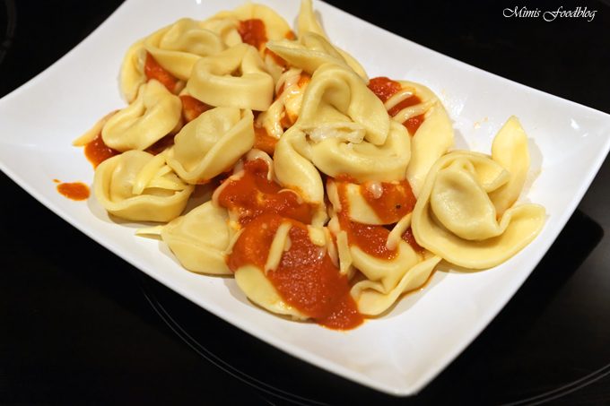 Gorgonzola-Tortellini mit einer Tomaten-Weißwein Sauce