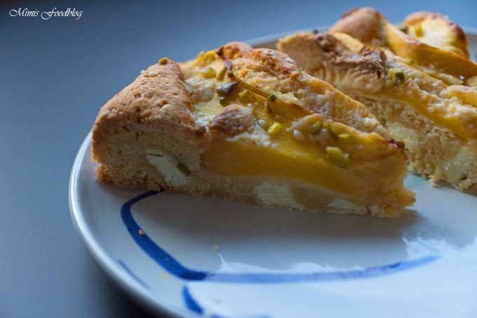 Mango-Pistazienkuchen mit weißer Schokolade