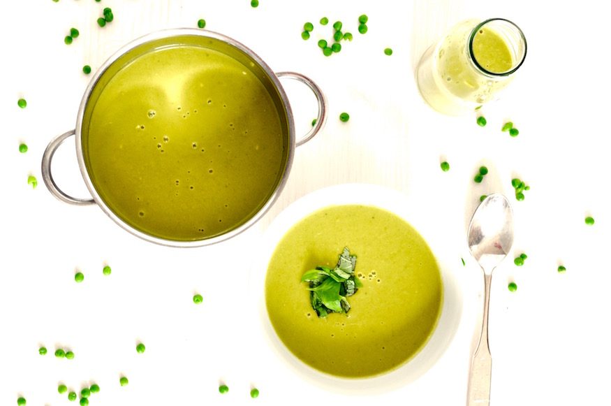 VEGANE ERBSENSUPPE MIT KOKOSMILCH