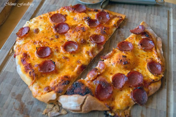 Salami-Pizza