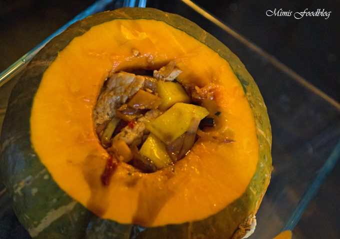 Gefüllter Kürbis mit Pute, Chili und Mango