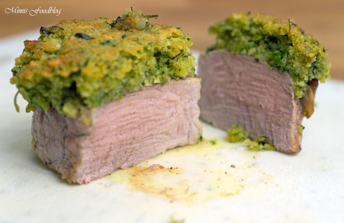 Schweinemedaillons mit Kräuterkruste aus dem Backofen