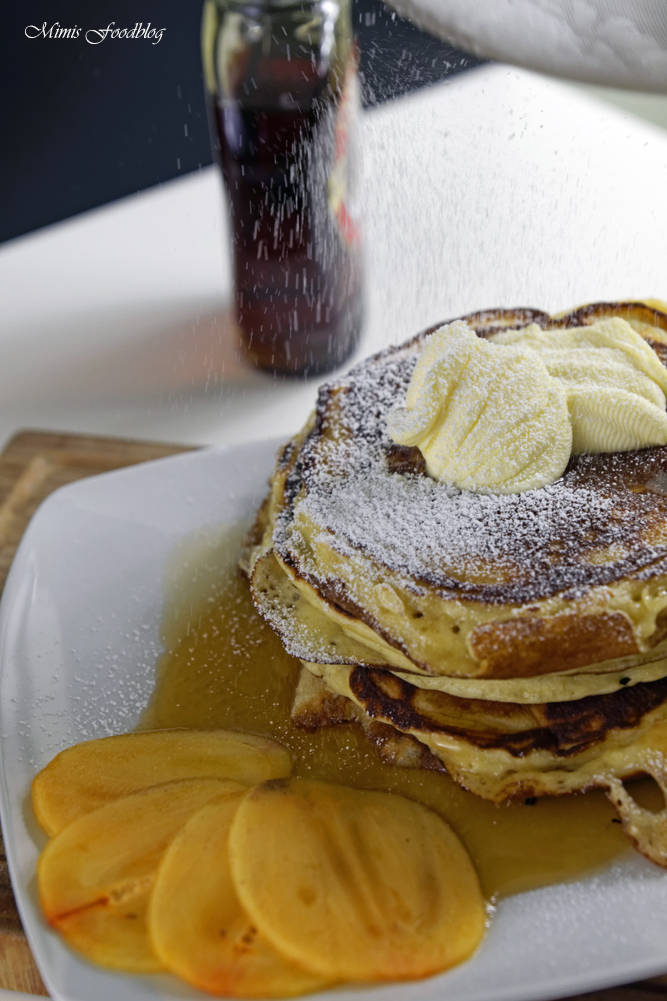Buttermilch Pancakes mit Ahornsirup - Mimis Foodblog