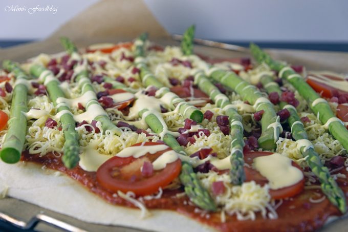 Grüne Spargelpizza mit Dinkelboden ~ Start in die Spargelsaison