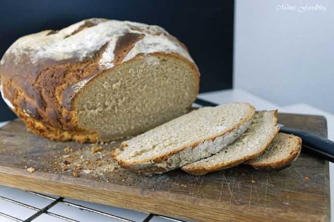Mischbrot mit Roggen und Vollkornweizen