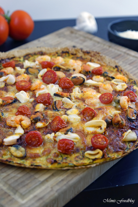 Meeresfrüchte Pizza Low Carb ~ Pizza mit Zucchini-Boden - Mimis Foodblog