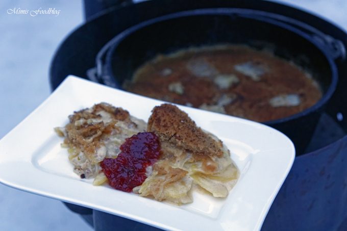 Jansons Versuchung aus dem Dutch Oven ~ Outdoor Cooking eines deftigen Auflaufs inkl. YouTube Video