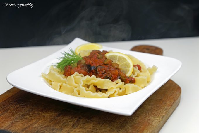 Vegane Pasta nach puttanesca Art ~ ein Ausflug in die süditalienische Küche