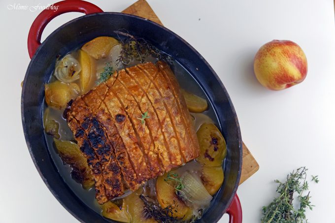 Sommerlicher Krustenbraten ~ leicht und knusprig mit Nektarinen und Weißwein