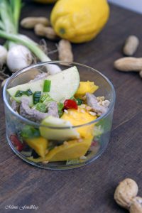 Thailändischer Salat aus grünen Äpfeln und Mangos Yam ma muang eine kulinarische Urlaubsreise 2