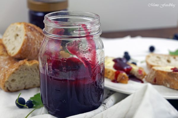 Stachelbeer-Gelee mit Süßkirschen und Josta-Beeren ~ sommerlicher, fruchtiger Start in den Tag