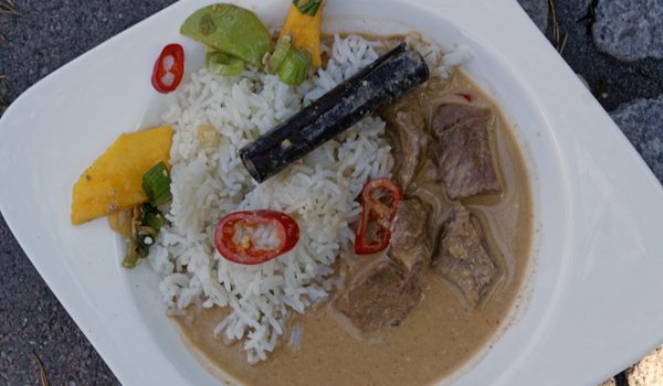 Kaeng phed nuer klassisches rotes Thai Curry aus dem Dutch Oven 2