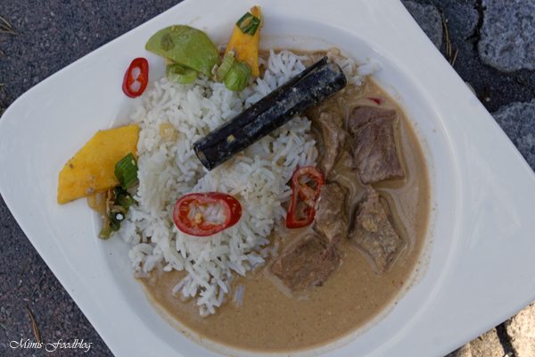 Kaeng phed nuer ~ klassisches rotes Thai Curry aus dem Dutch Oven