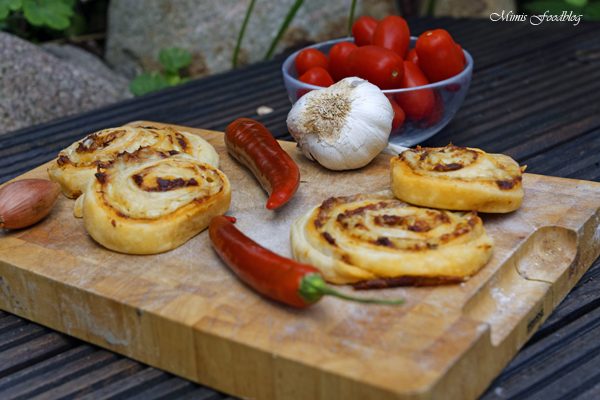Chili-Knoblauch Blätterteig Wheels mit Bacon ~ die knusprige Beilage