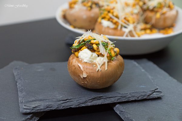 Gefüllte Champignons ~ Pinienkerne, Kräuter und weitere Leckereien