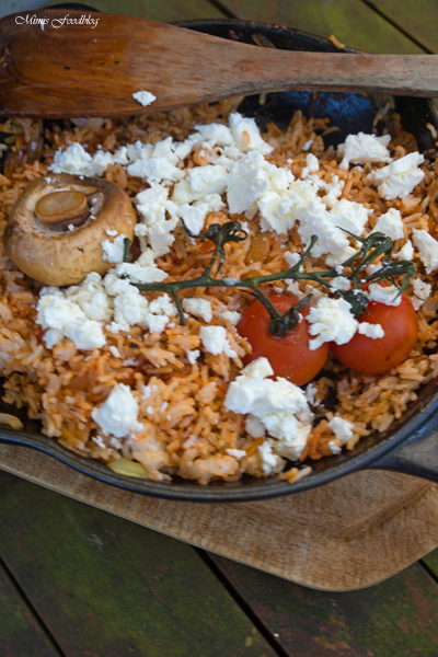 Rote Reispfanne mit Schafskäse mediterranes schnelles Resteessen 3