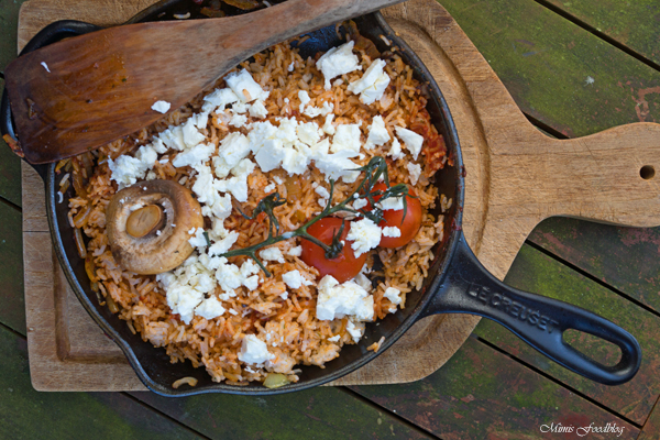 Rote Reispfanne mit Schafskäse mediterranes schnelles Resteessen 4