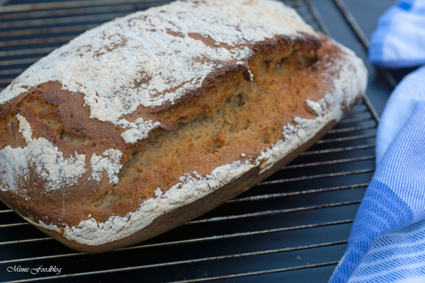 Sauerteigbrot aus Dinkel- und Roggenmehl ~ selbst gebackenes Brot zum ...