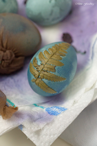 Das natürlich gefärbte Blau der Ostereier Eier färben mit Blaubeeren 10